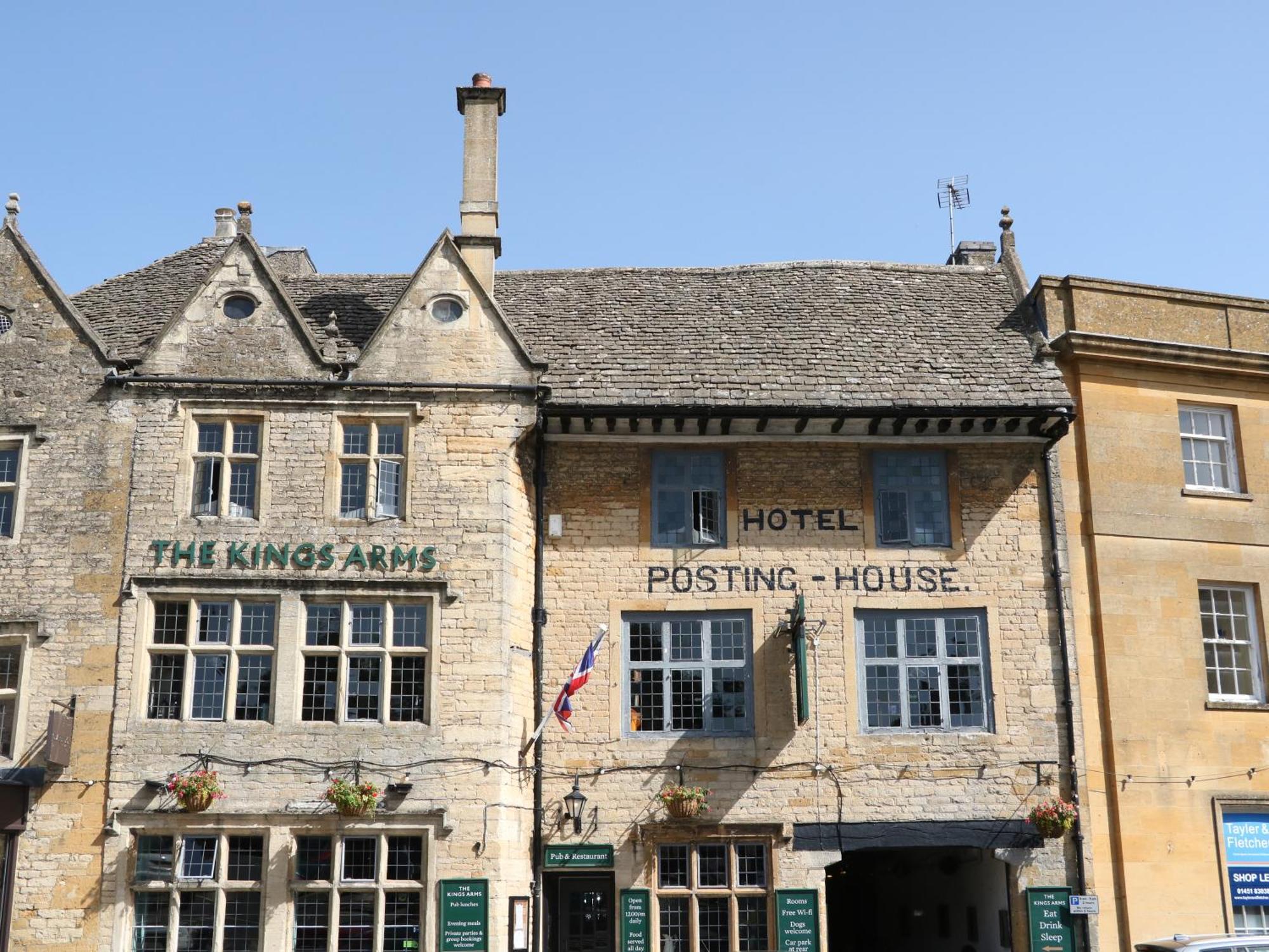 The * Stow-on-the-Wold